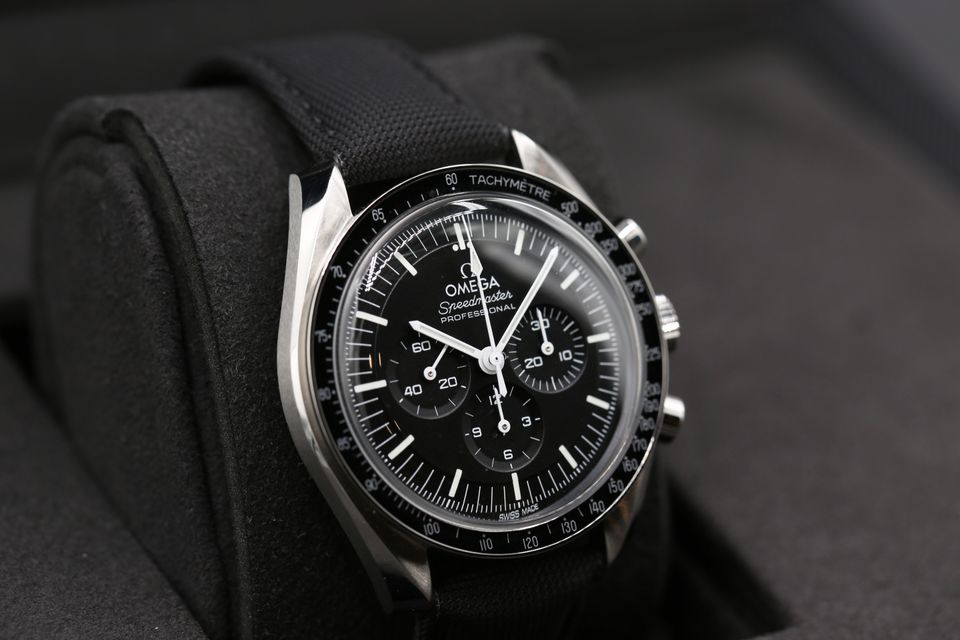 Omega Speedmaster Moonwatch Professional 310.32.42.50.01.001 Image 2